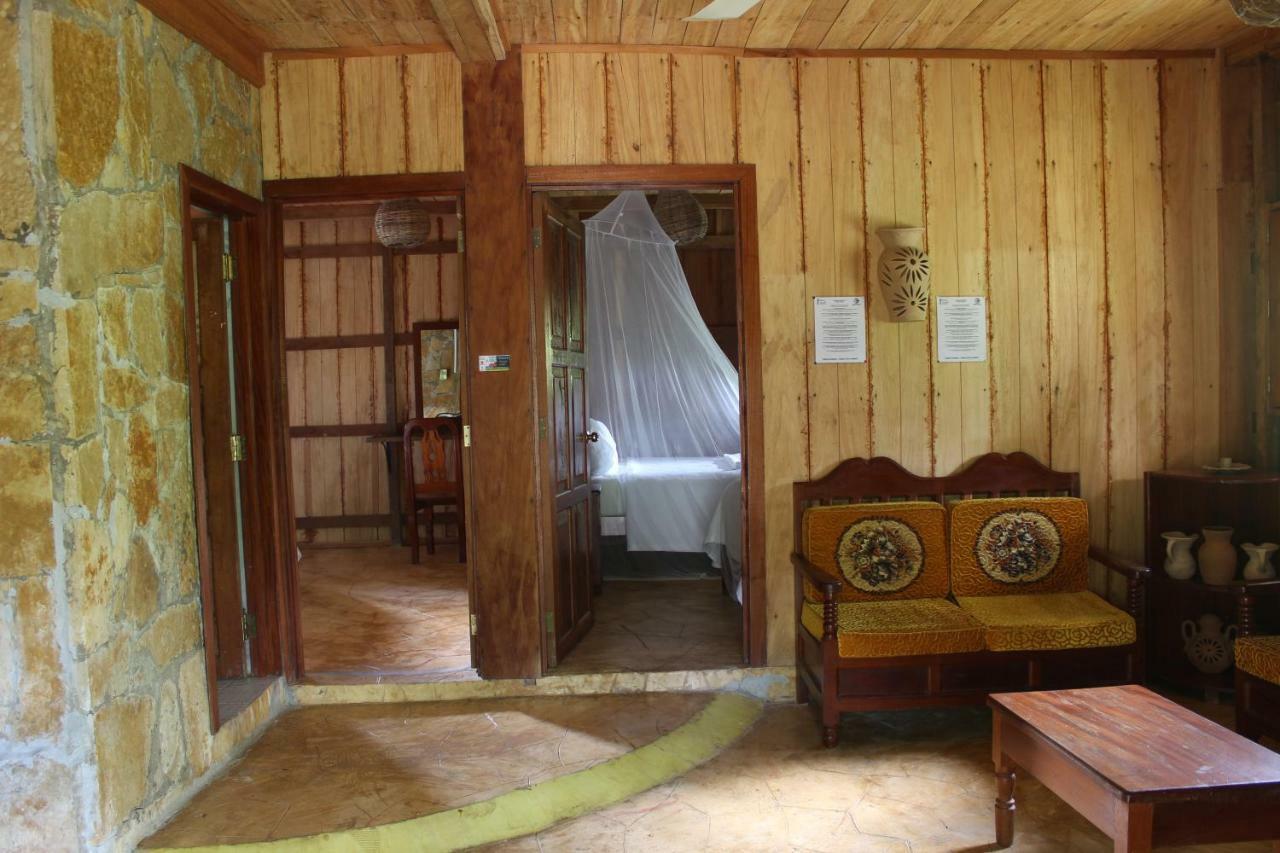 Hotel Nueva Alianza Frontera Corozal Exteriör bild